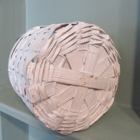 Vintage Woven Wicker Basket ~ Yellow Duck & Eggs ~ White with Handle So Cute! - Picture 6 of 9